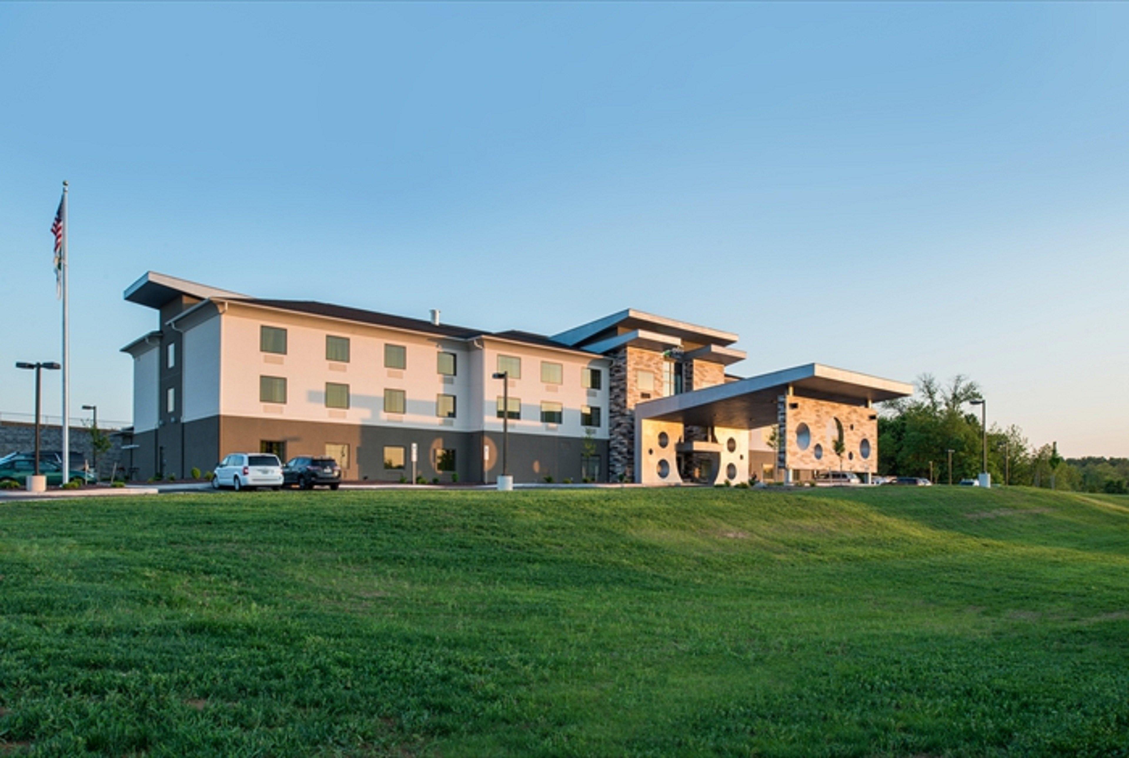 Holiday Inn Express & Suites Shippensburg By Ihg Exterior foto